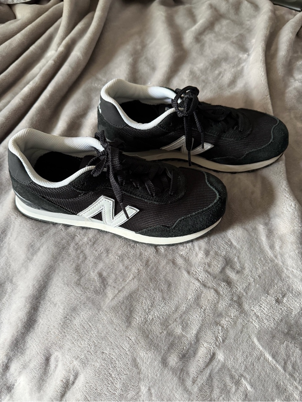 New Balance Black & White Casual Runner Sneakers